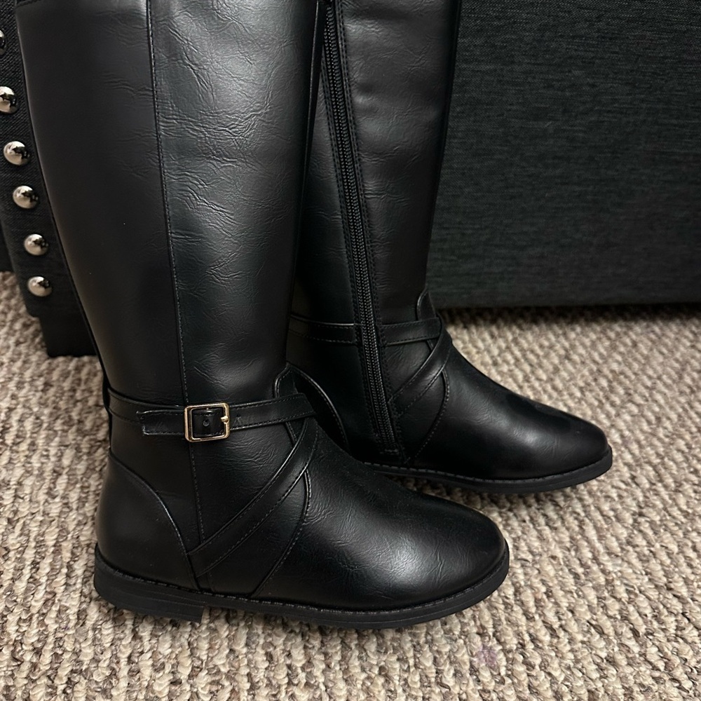 Children’s Place Black Riding Boots with Buckle Detail - Picture 7 of 7